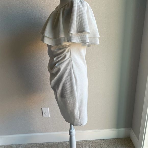 LA CLEF Maternity White, Off the shoulder ruffled top w/ruche sides, Size S - Picture 4 of 6